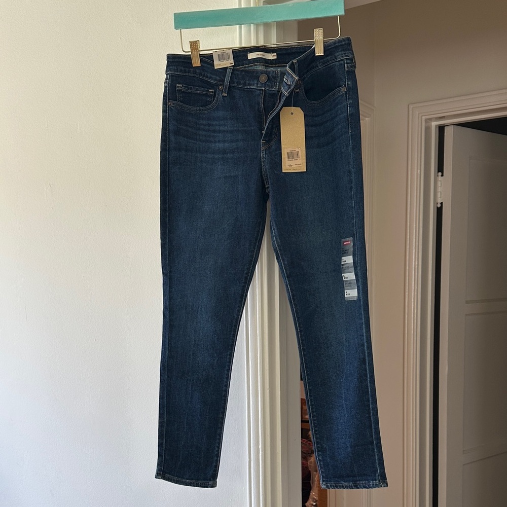 NWT Levi’s Women's Dark Blue Ankle Jeans